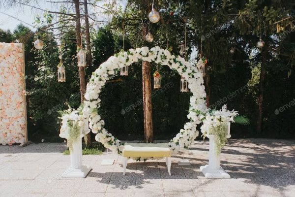 Metallic Harmony Circle Arch
